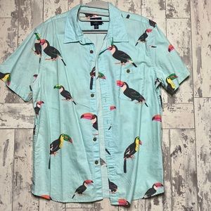 American Eagle fun button down
